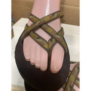 Teva Mush Sandals Sz 9 Ladies Footwear Brown Gold